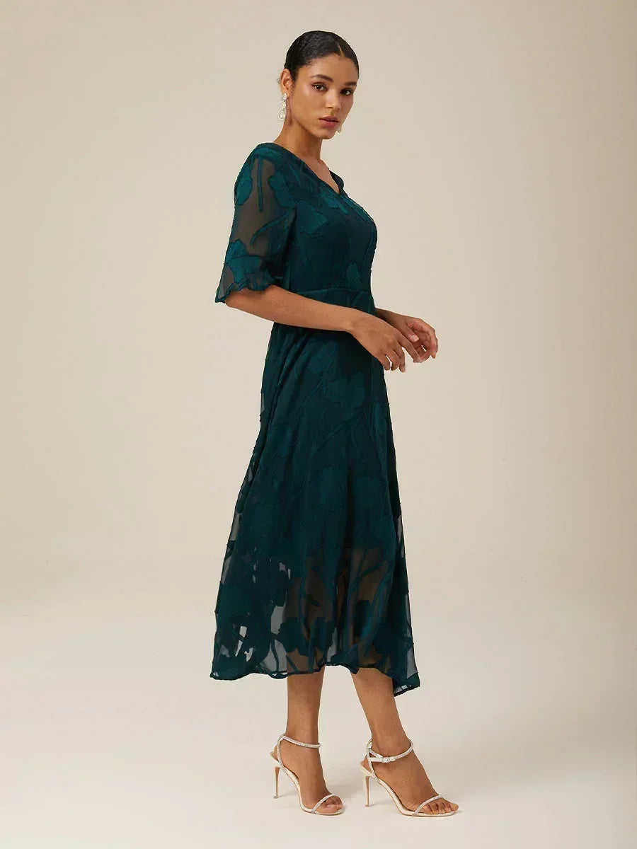 Maxikleid mit Rüschen und flatternder Spitze
