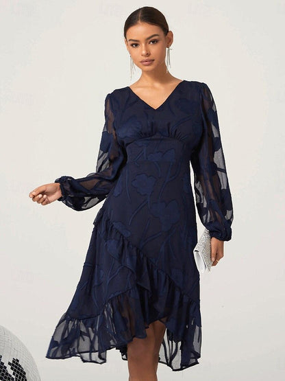 Marineblaues Spitzenkleid mit V-Ausschnitt, langen Ärmeln und asymmetrischem Saum