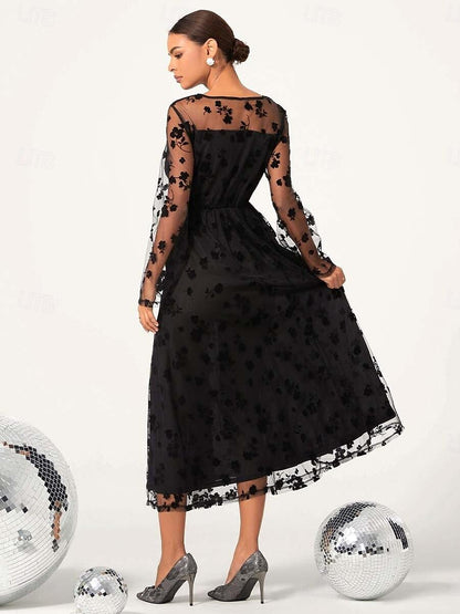 Schwarzes Kleid mit floraler Spitze und transparenten Ärmeln
