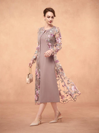 Zweiteiliges Kleid aus Chiffon, Netzspitze, bestickten Rüschen und Blumen