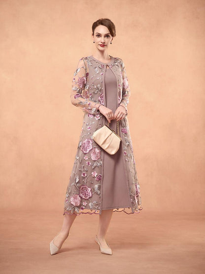 Zweiteiliges Kleid aus Chiffon, Netzspitze, bestickten Rüschen und Blumen