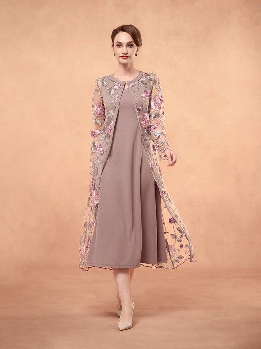 Zweiteiliges Kleid aus Chiffon, Netzspitze, bestickten Rüschen und Blumen