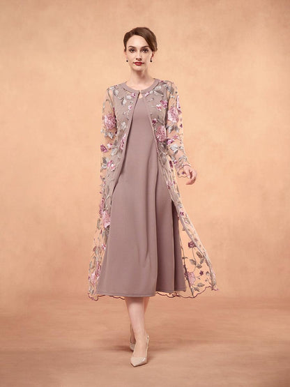 Zweiteiliges Kleid aus Chiffon, Netzspitze, bestickten Rüschen und Blumen
