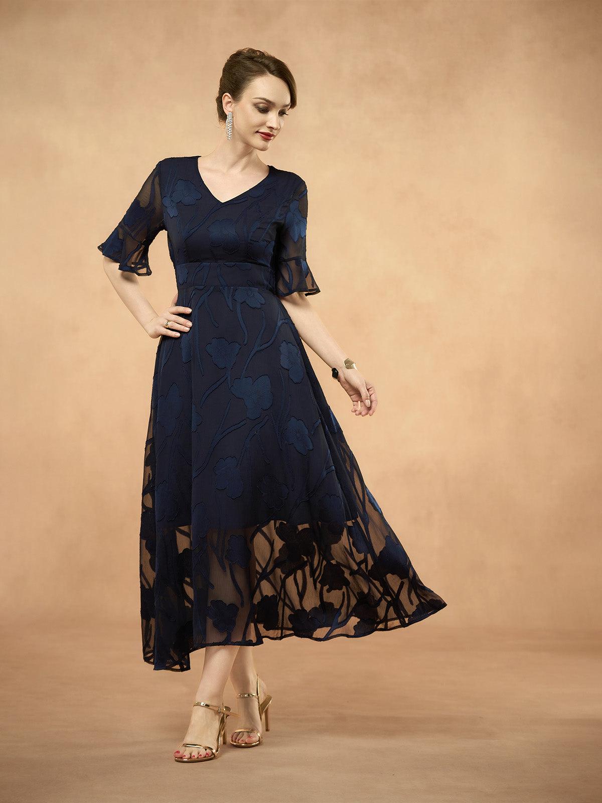 Robe longue en dentelle à volants