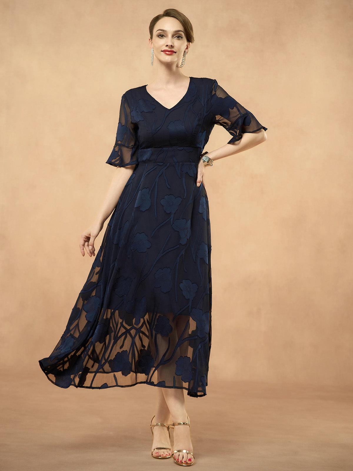 Robe longue en dentelle à volants