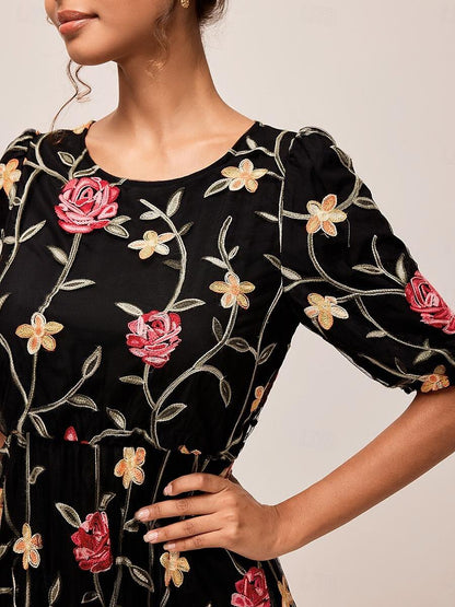 Maxikleid aus Spitze mit Blumenstickerei