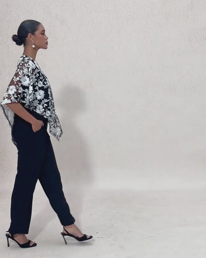 Besticktes Netzspitzentop mit Fledermausärmeln