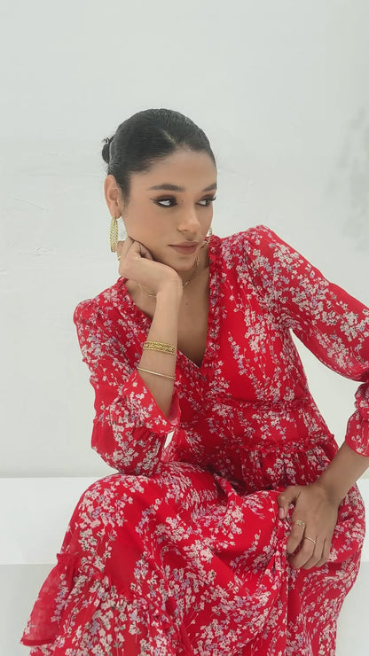 Rotes Swing-Maxikleid aus Chiffon mit Blumenmuster