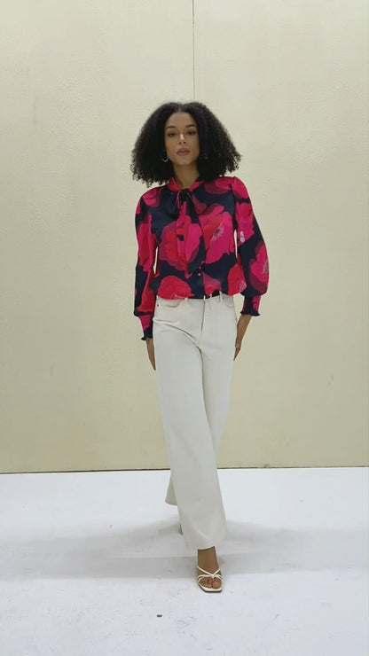 Bluse mit Rundhalsausschnitt und halblangen Ärmeln und Patchwork-Spitze