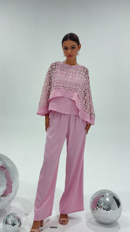 Zweiteiliges Set mit Cut-Outs in Rosa