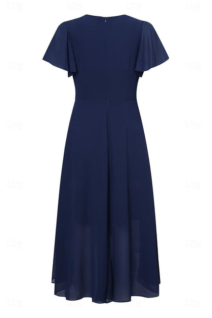 Blaues Chiffonkleid mit Plissee und Rüschen
