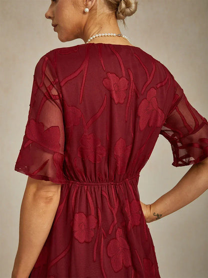 Maxikleid mit Rüschen und flatternder Spitze