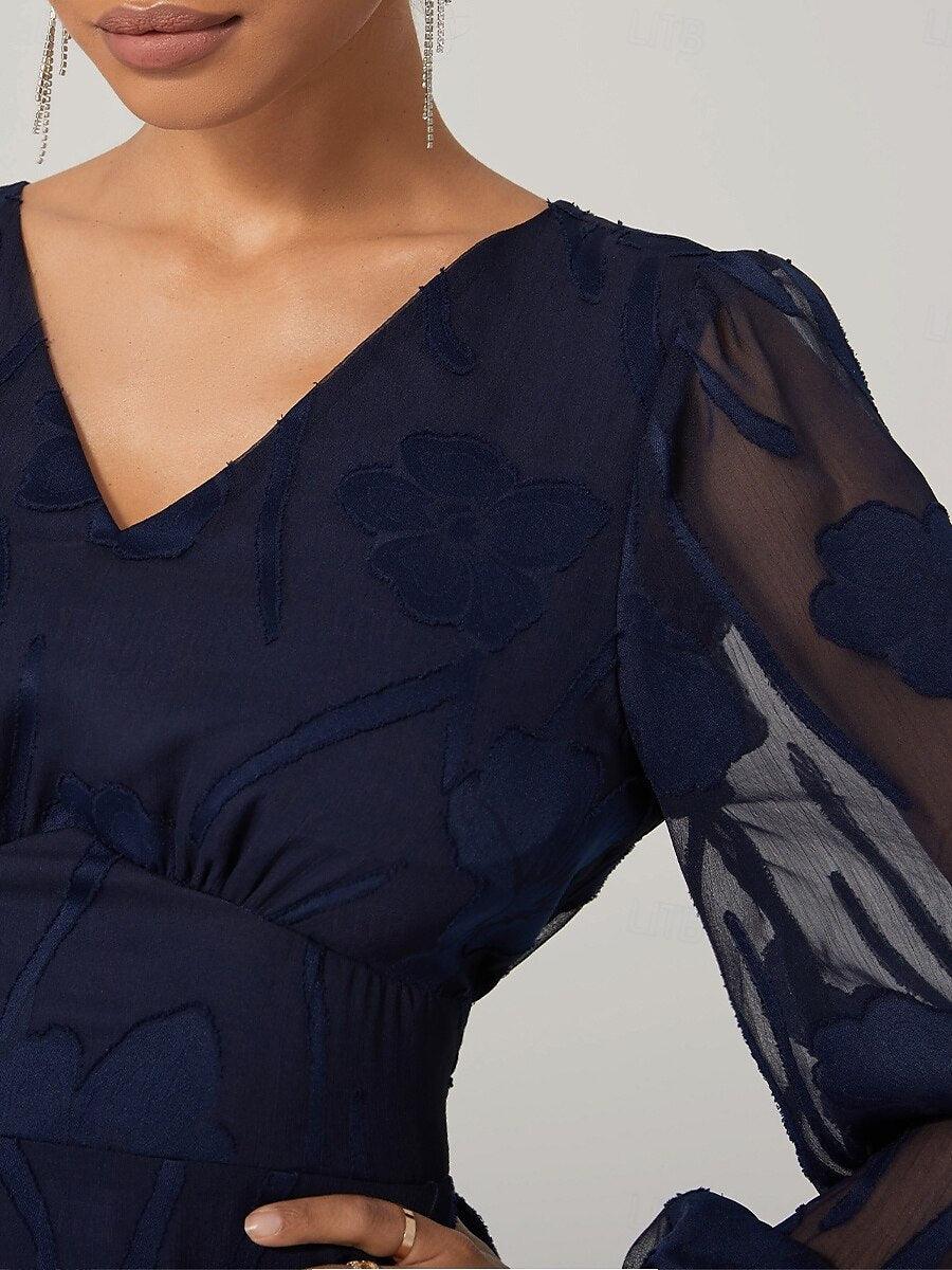 Marineblaues Spitzenkleid mit V-Ausschnitt, langen Ärmeln und asymmetrischem Saum