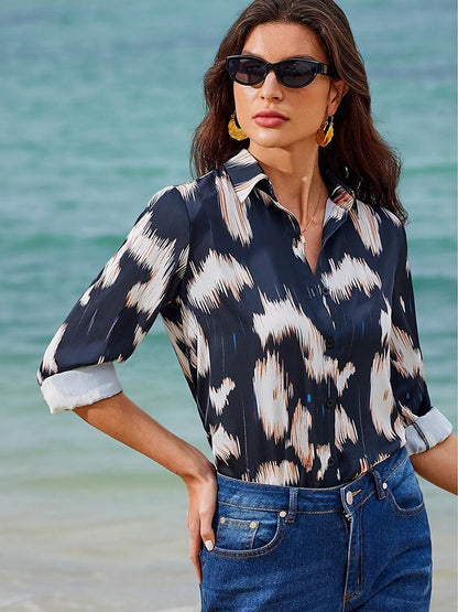 Satin-Button-Down-Bluse mit abstraktem Print und Reverskragen