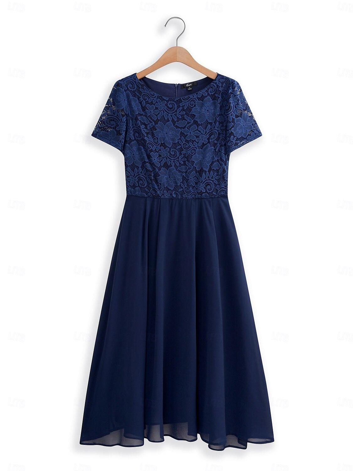 Blaues Chiffonkleid mit Spitzenrüschensaum