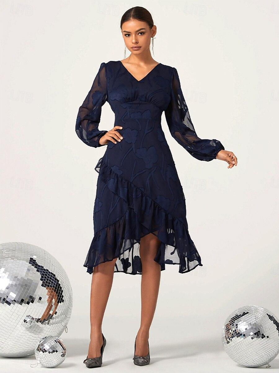 Marineblaues Spitzenkleid mit V-Ausschnitt, langen Ärmeln und asymmetrischem Saum